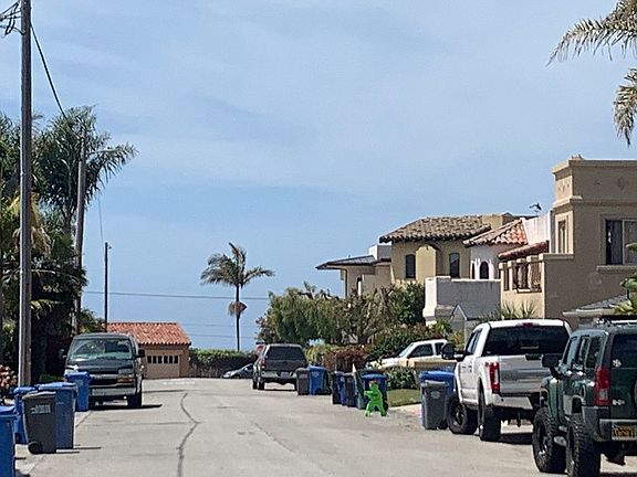 Front:Oceanview from street!