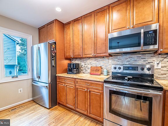 3rd image of 10522 Elmsway Ct