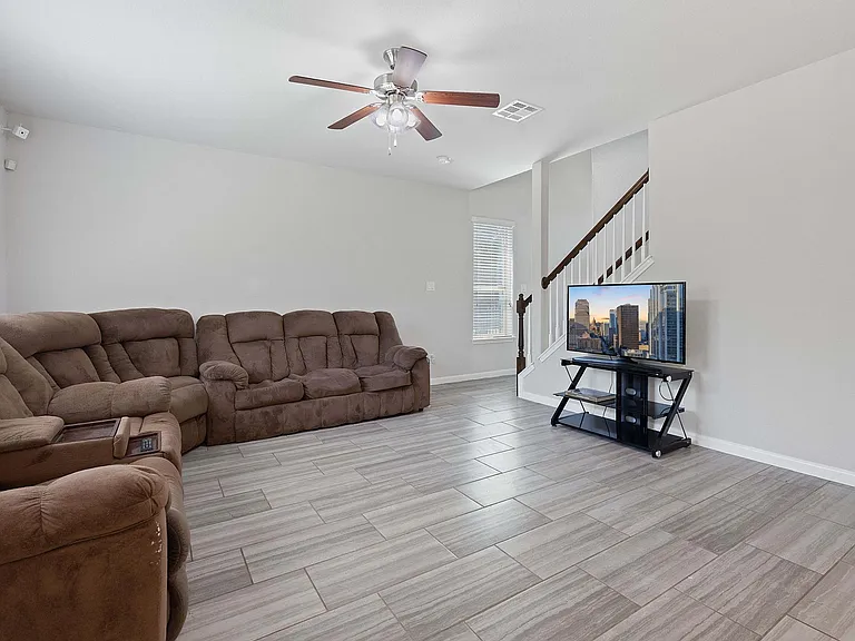 307 Parkside Dr — Photo 9