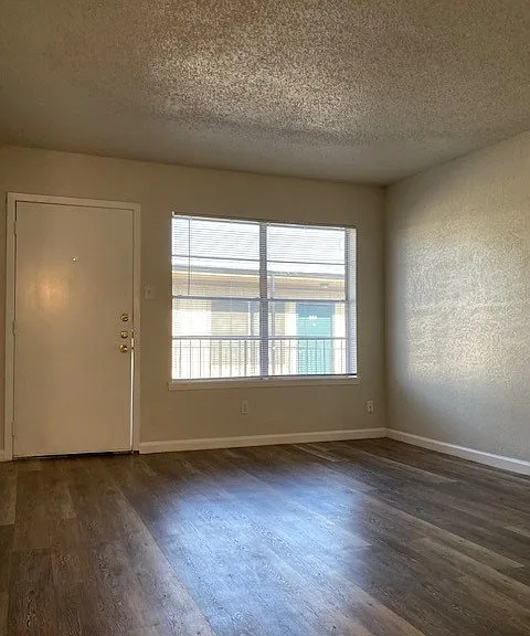Request a tour of one of our spacious and upgraded units. This 1-bedroom apartment is ready for you to call it your new home.