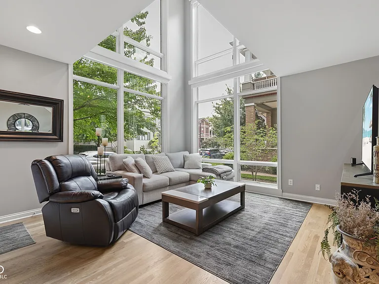 932 N Broadway St #1 — Photo 5