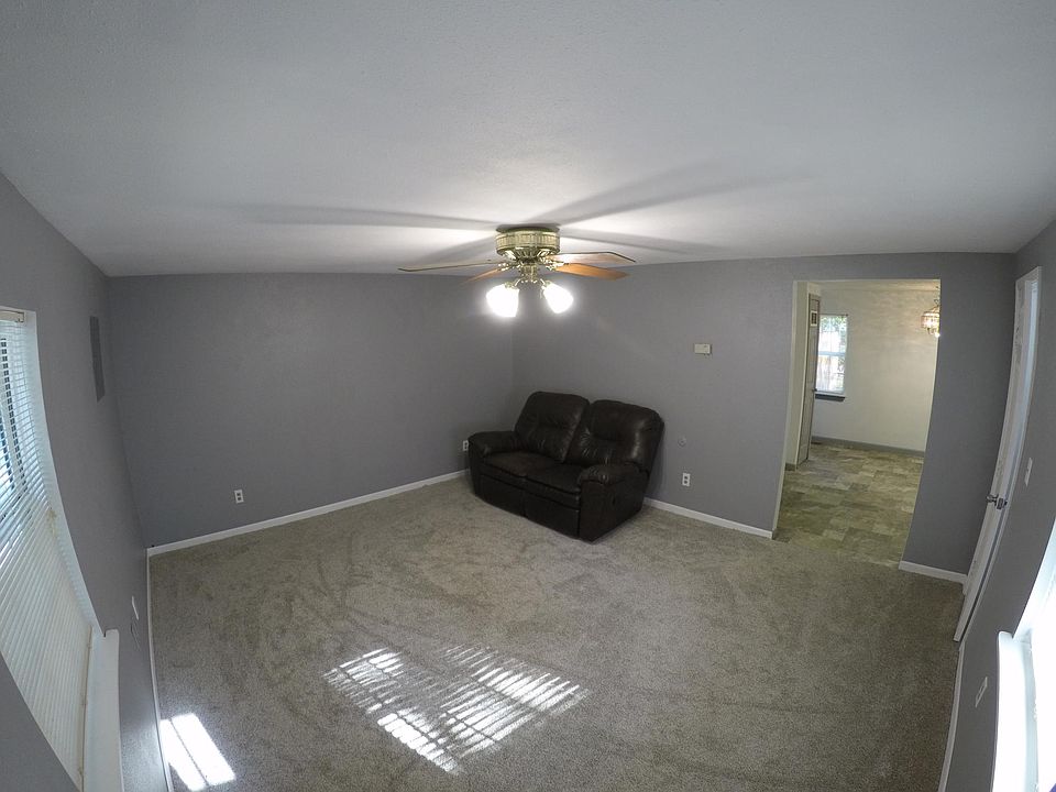 Living Room 
Size - 13ft x 16ft