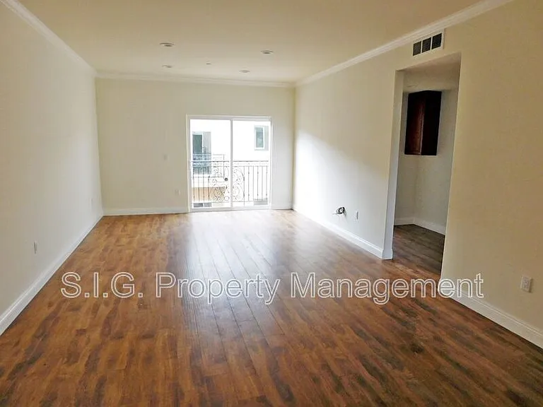 10215 Tujunga Canyon Blvd #106 — Photo 15