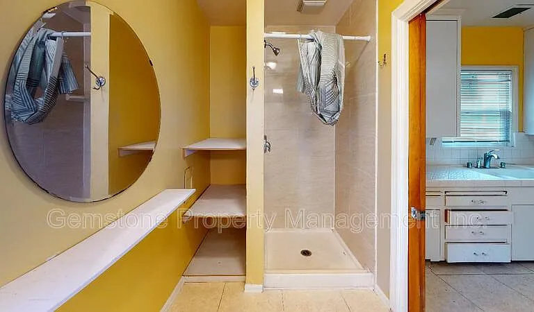 4947 63rd St — Photo 8
