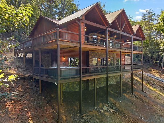 3rd image of 175 Stuart Dr