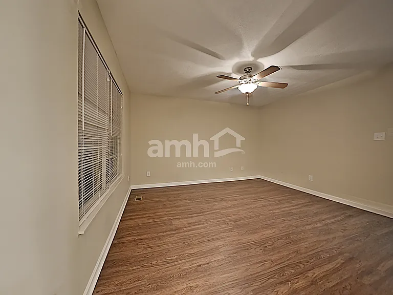 2000 Farmstead Ln — Photo 7