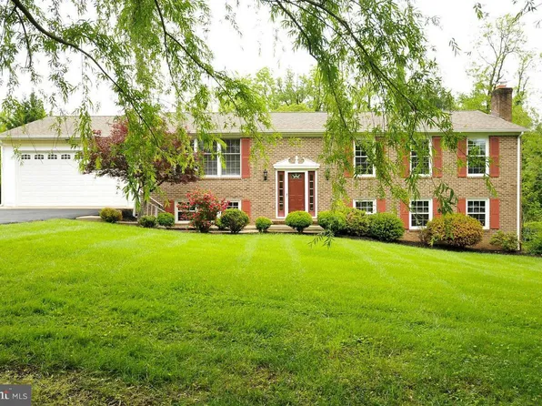 10506 Oak Pl, Fairfax, VA 22030