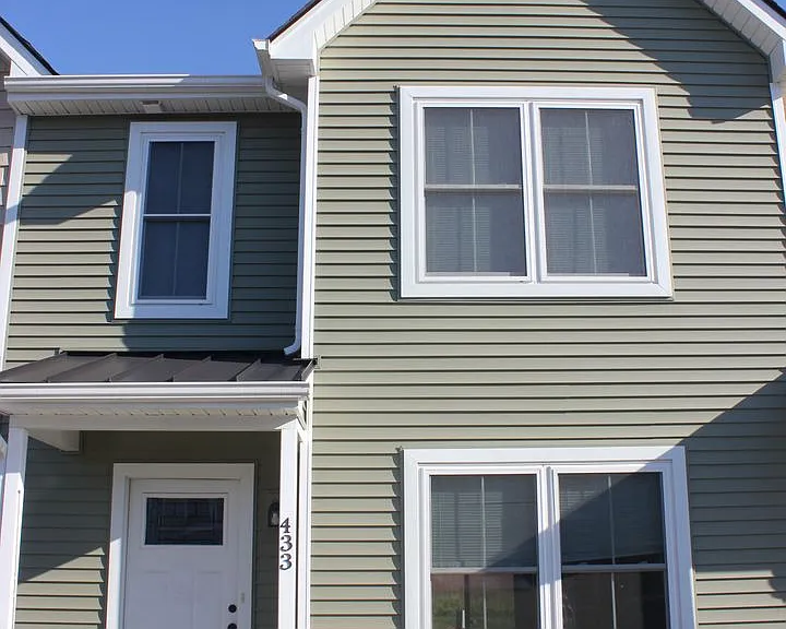 433 Leslie Ct — Photo 1