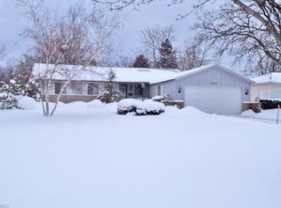 1917 Caronia Dr, Lyndhurst, OH 44124