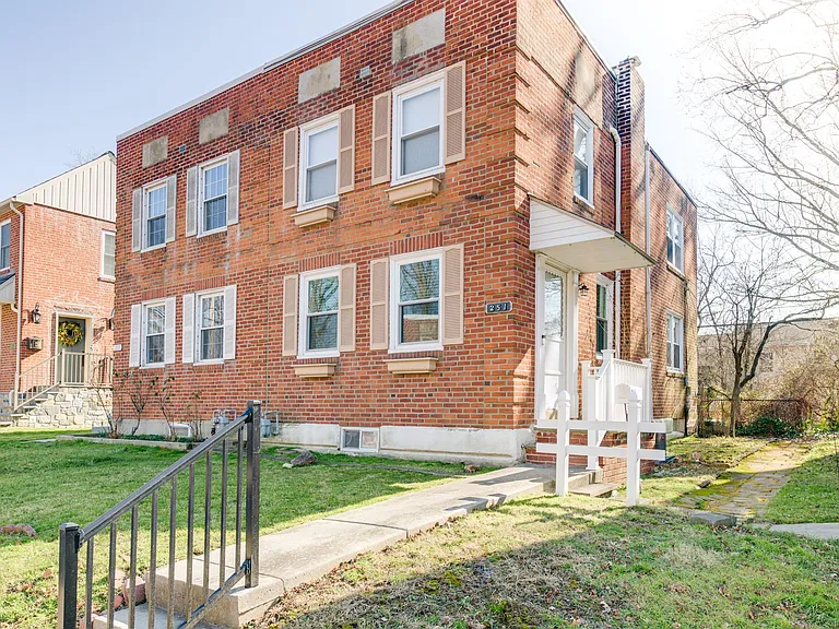 251 White Ave — Photo 1