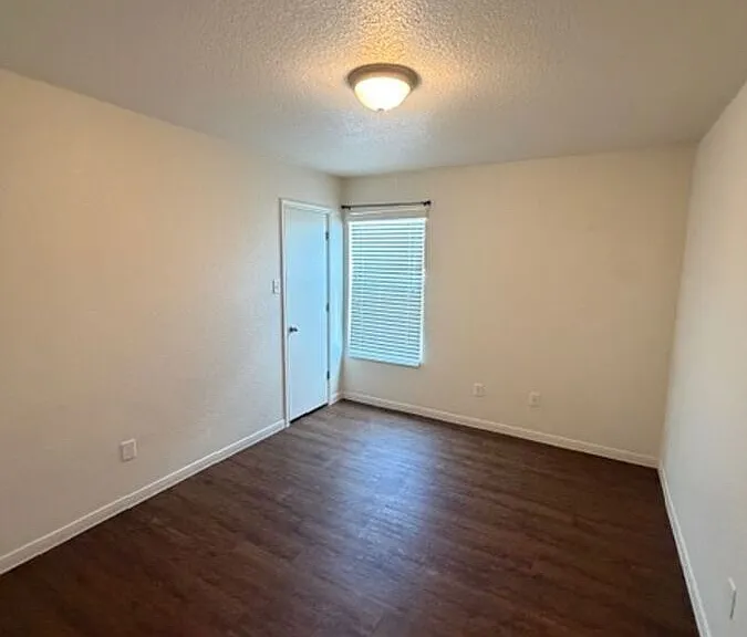 4507 Waterproof Dr #B — Photo 12