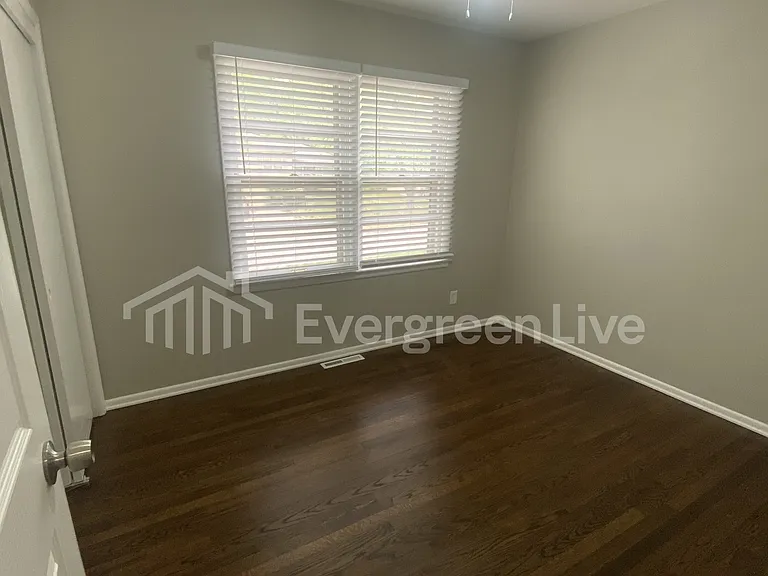 8008 E 93rd Ter — Photo 5