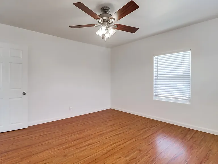 843 Georgia St — Photo 15