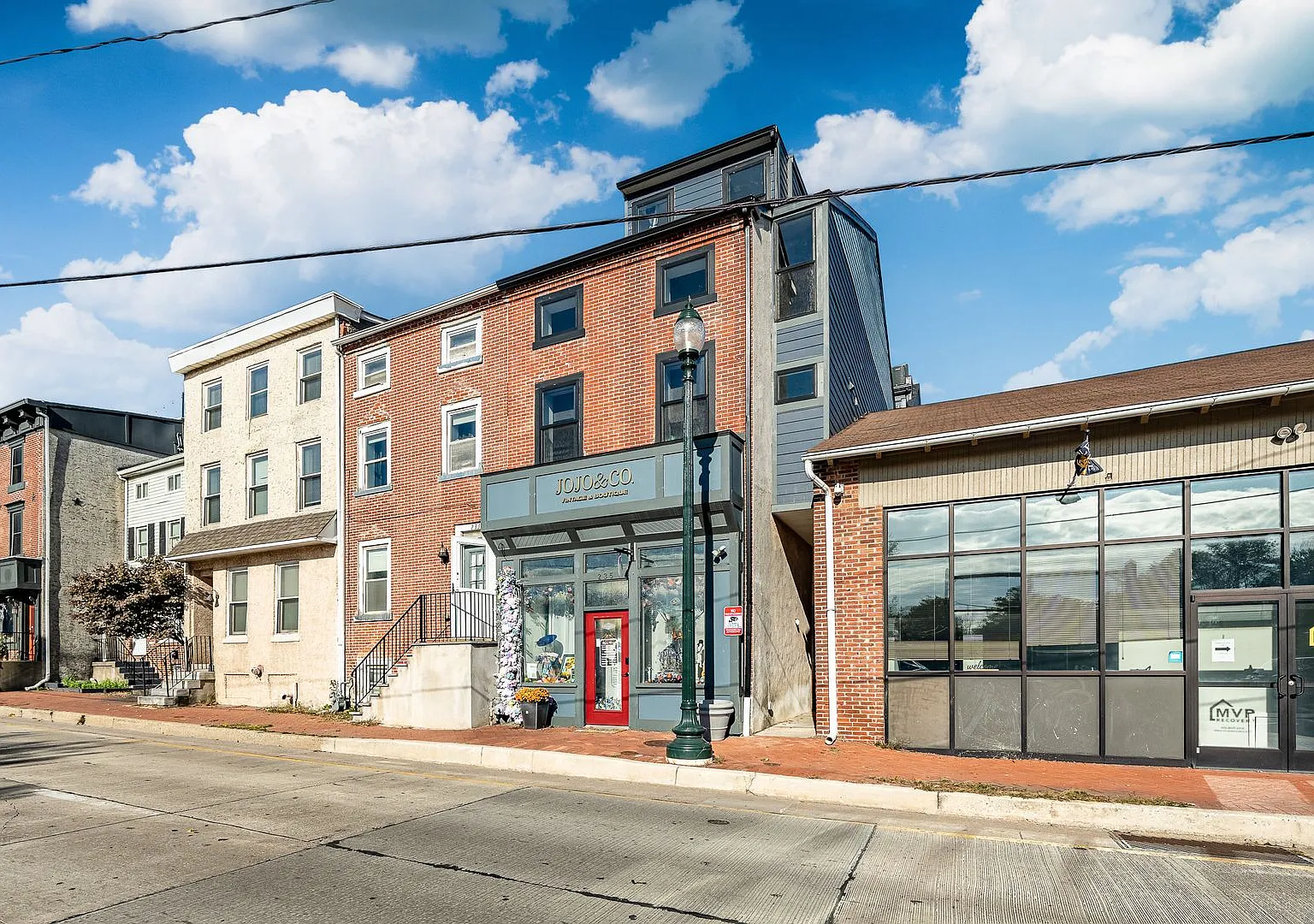 235 E Market St — Photo 1