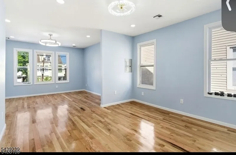 3 bed, $2,900 — Photo 2