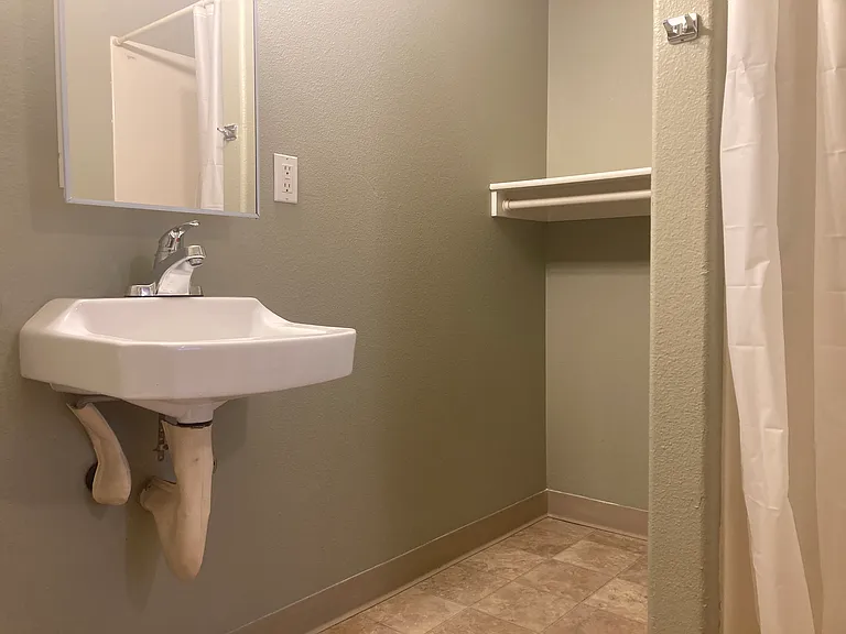 1095 W 7th Ave #6 — Photo 9