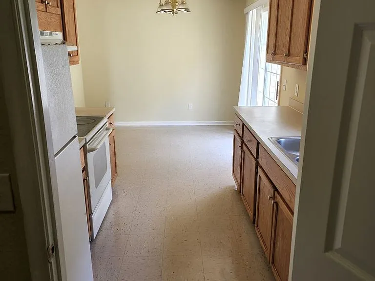 118 Sutton Dr — Photo 9
