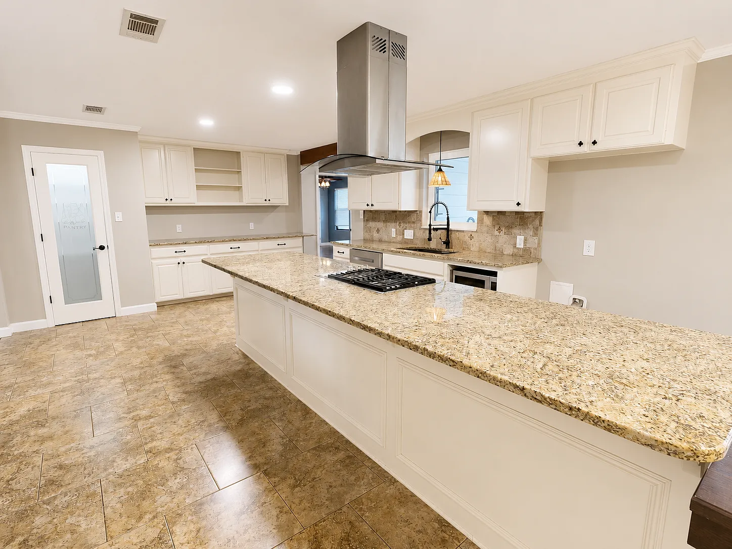 3 bed, 2.5 bath, 2188 sqft, $2,350 — Photo 4