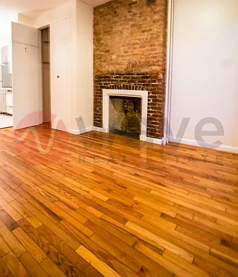 Rented by Wave Real Estate Group | media 8