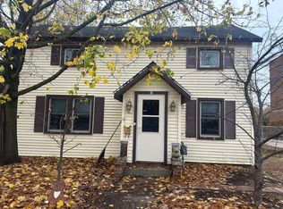 7 8th St, Clintonville, WI 54929