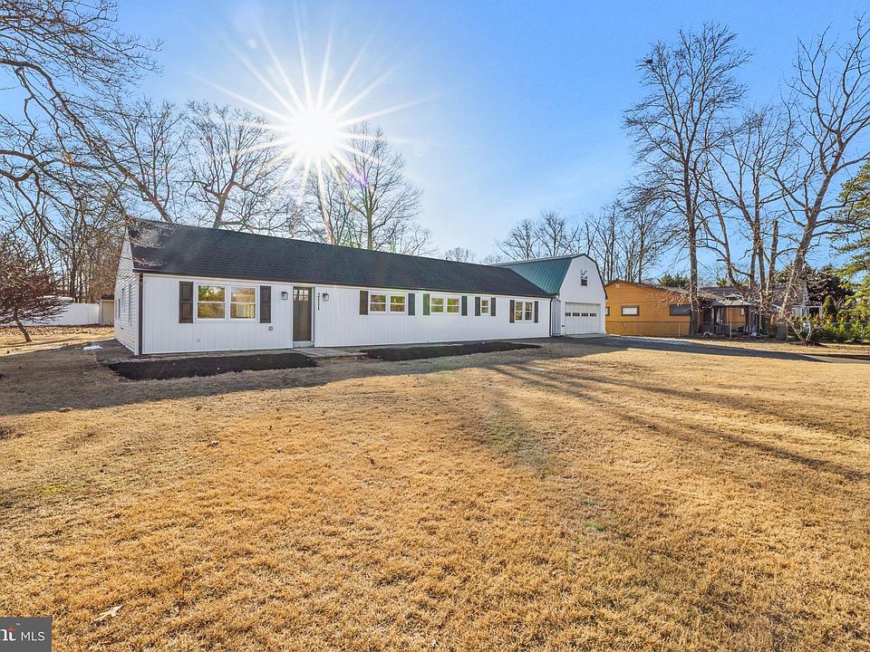 1st image of 2111 Lakeside Dr