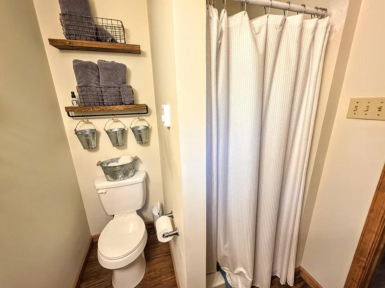 Main Level - Bedroom 1 En Suite