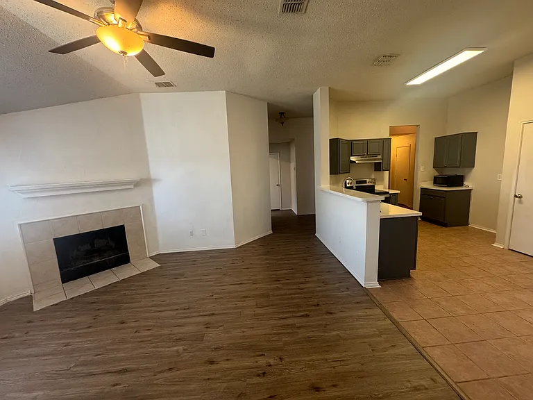 805 Sage Cir — Photo 3