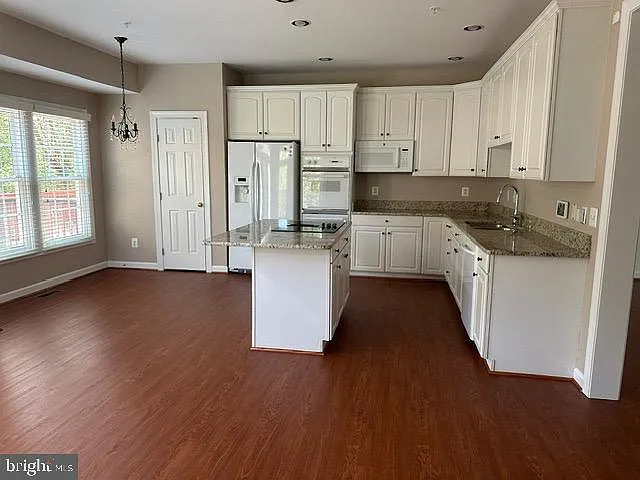 1811 Fallbrook Ln — Photo 6