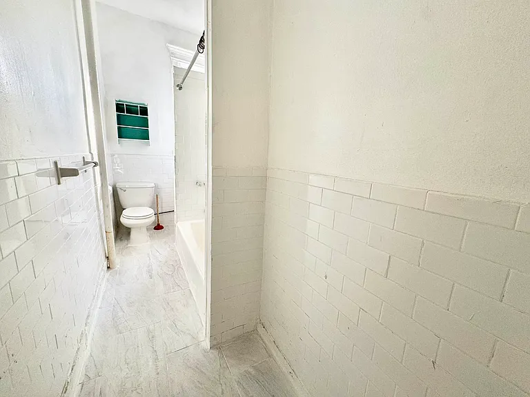 475 41st St #15 — Photo 5