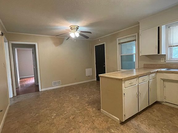 4th image of 1023 Woodvale Dr