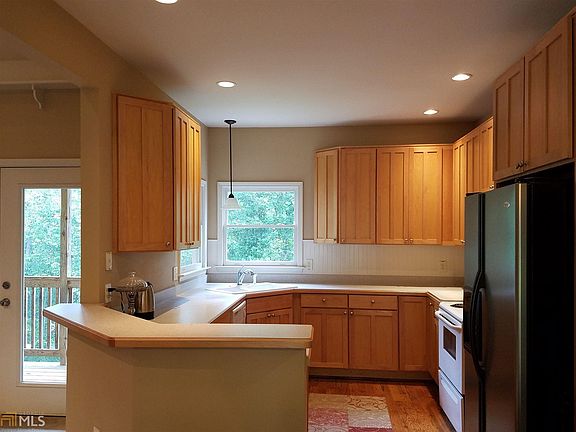 4th image of 71 Candler Ln