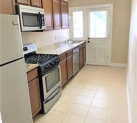 3rd image of 1318 Virginia Ave #D