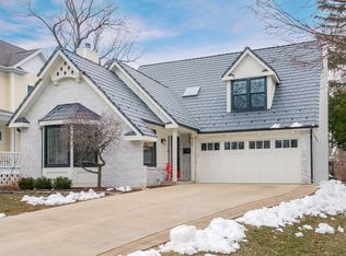 709 Pleasant Ave, Glen Ellyn, IL 60137