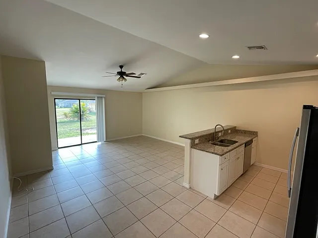 517 SE 5th Pl — Photo 12