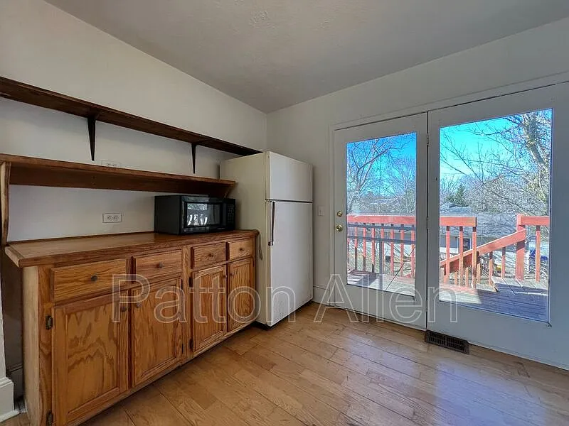Studio, 1.0 bath, $795 — Photo 2