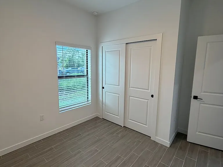 5240 26th St SW — Photo 6