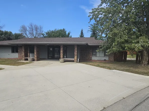 101 Kellys Ct, Forest City, IA 50436