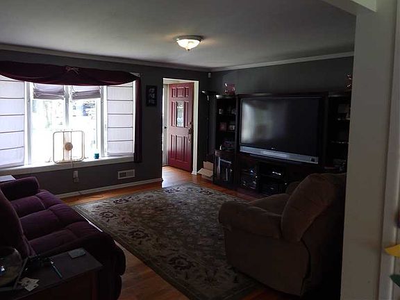 4th image of 32 Sleepy Hollow Dr