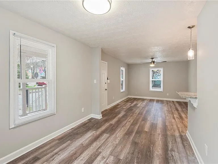 112 Tye St SE — Photo 10