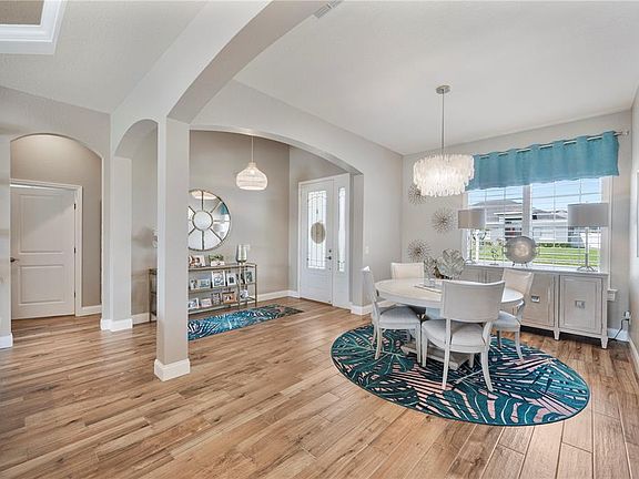 3rd image of 5012 Ridgefield Ln