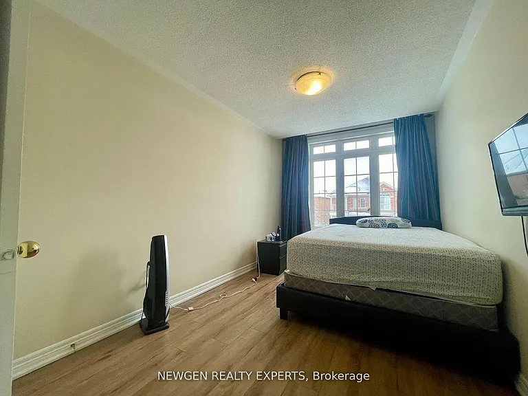 42 Crystalview Cres #UPPER — Photo 9