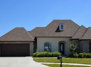 211 Coco Palm Ct, Youngsville, LA 70592