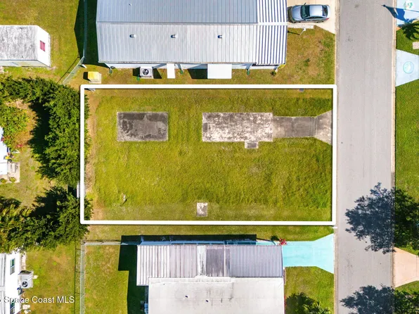944 Thrush Cir, Barefoot Bay, FL 32976