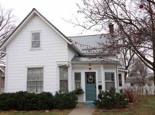 419 8th St, De Witt, IA 52742