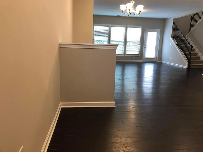 1229 Foxcroft Ln — Photo 3