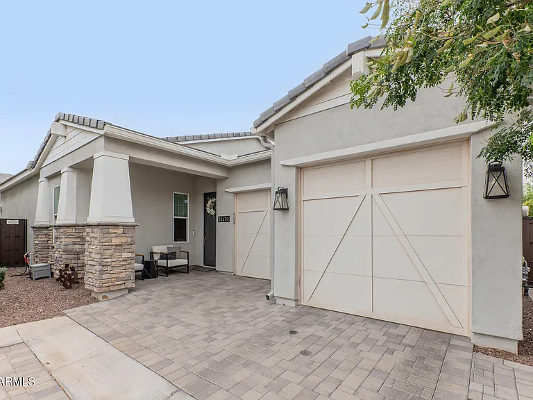 11479 N Luckenbach St — Photo 36