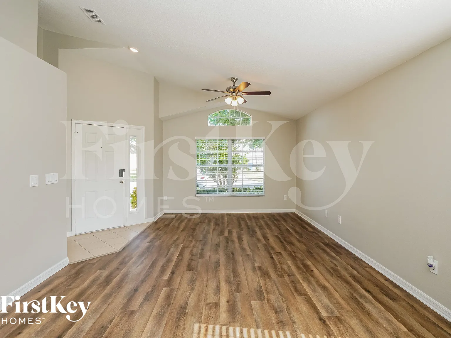 3 bed, 2.0 bath, 1695 sqft, $2,185 — Photo 2
