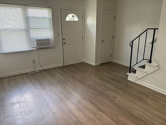 3rd image of 4027 Carstare Ct