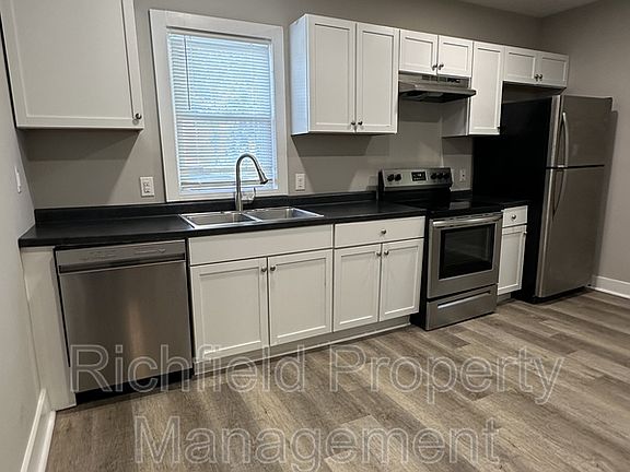 4th image of 218 N Tacoma Ave