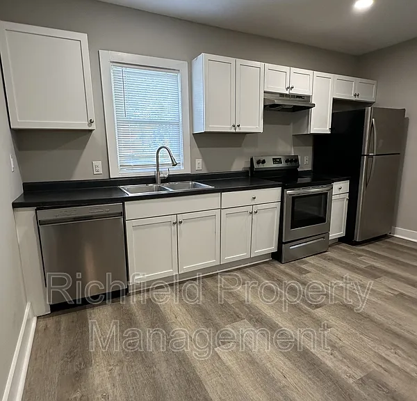 218 N Tacoma Ave — Photo 3